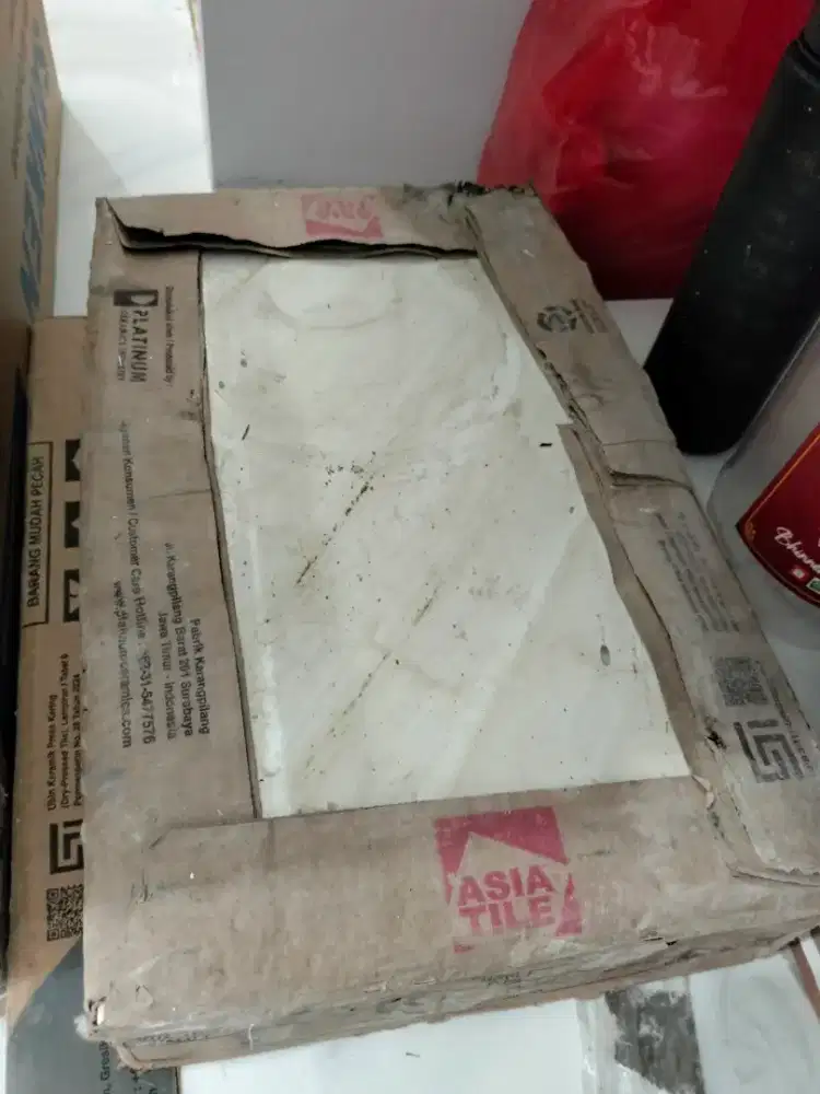 Keramik dinding 25x40