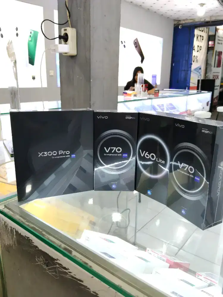 Vivo v70 5G  12/256 brown