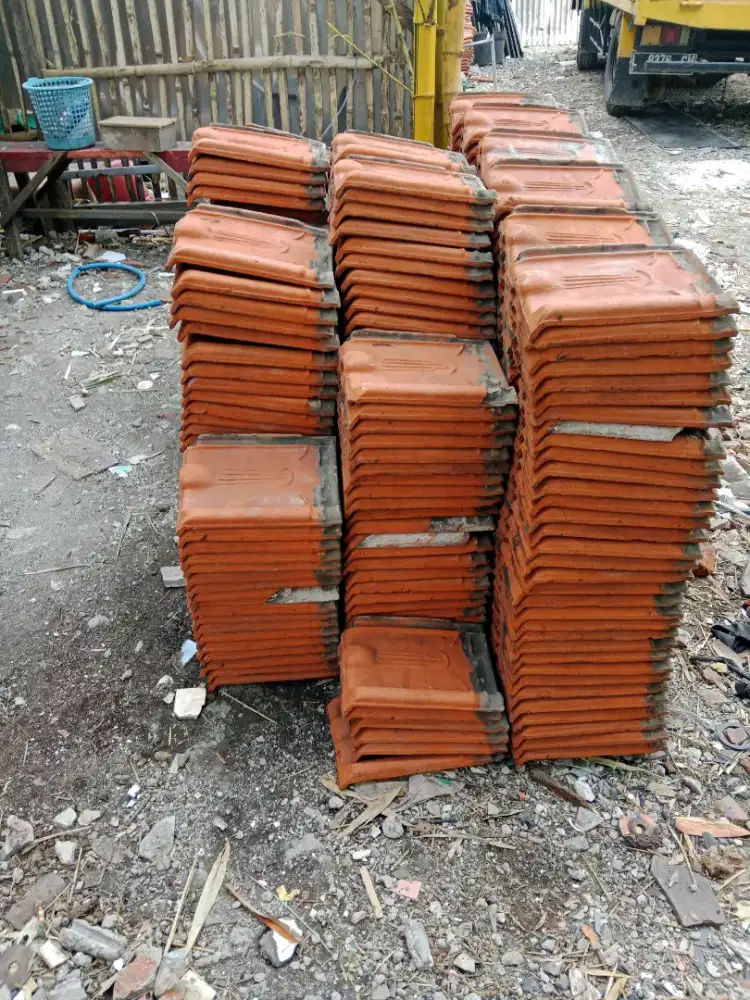 Jual genteng bambe / karang pulang bekas.