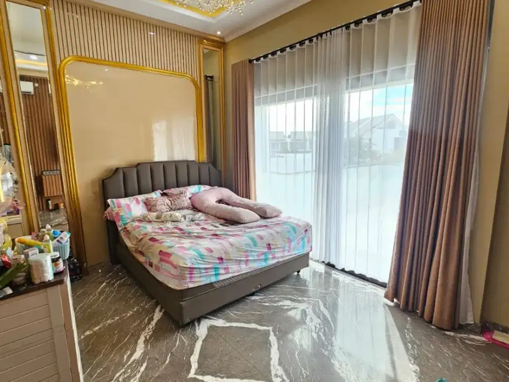 Dijual Rumah Full Furnish 3 ½ lantai di cluster Lavesh Harapan Indah Bekasi