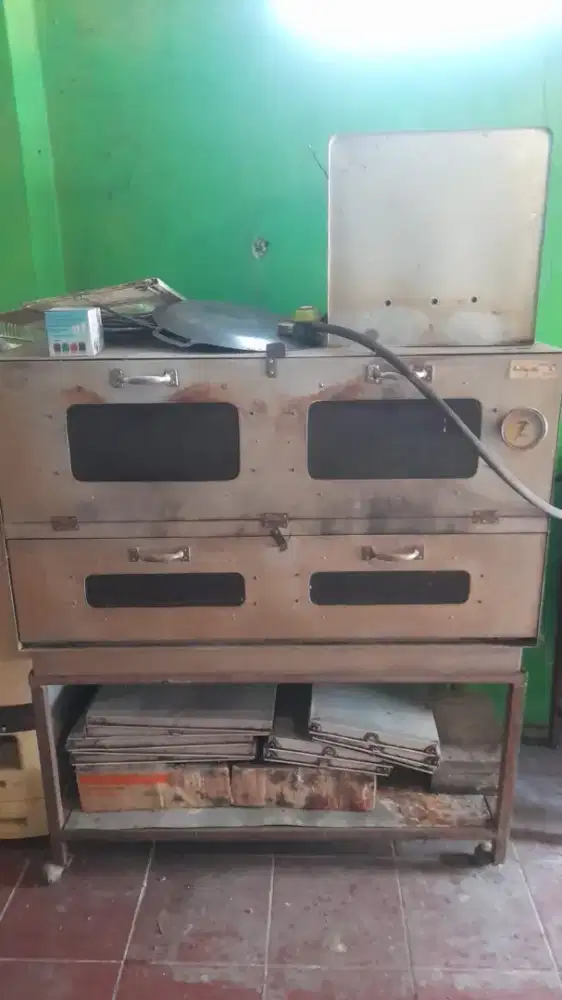 Tempat panggangan Kue (OVEN)