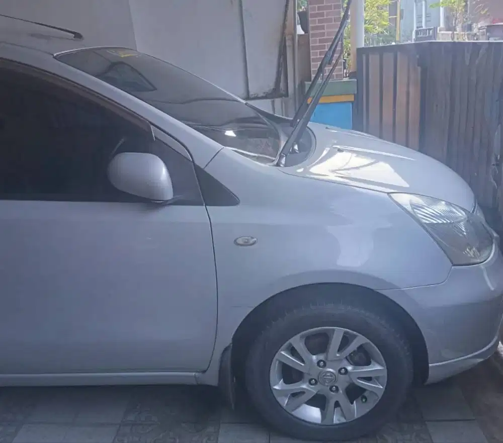 Dijual Grand Livina 2011 Automatic