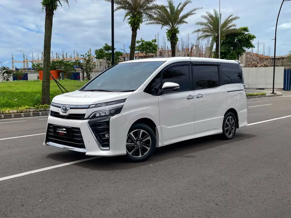 TOYOTA VOXY 2.0 2019 LOW KM !! PUTIH MVP CAR FAMILY CAR