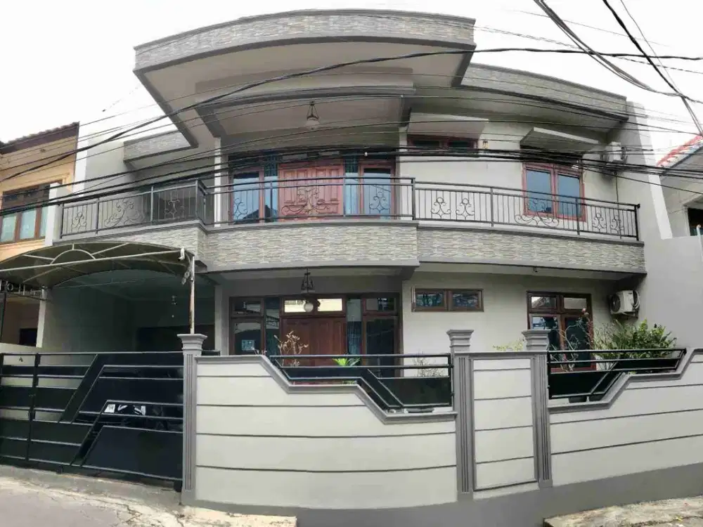 Dijual Rumah 2 Lantai Besar Mewah Jakarta Timur