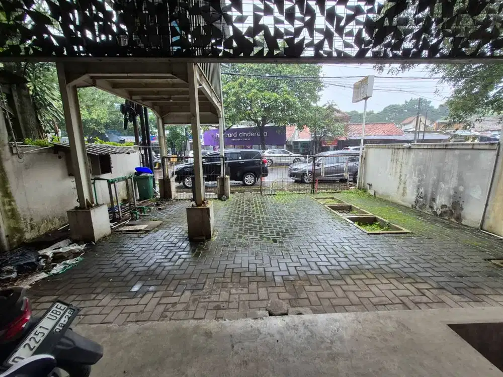 Di Jual Bangunan Strategis 4 Lantai