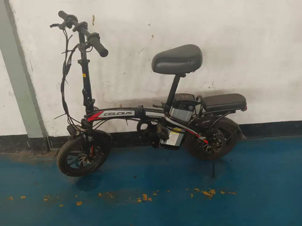 Sepeda Lipat Listrik Elektrik Celcius Tomax 14Inch – Kondisi Mulus & B