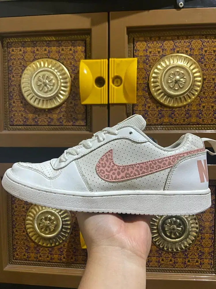 Nike Court Borough size 40 original