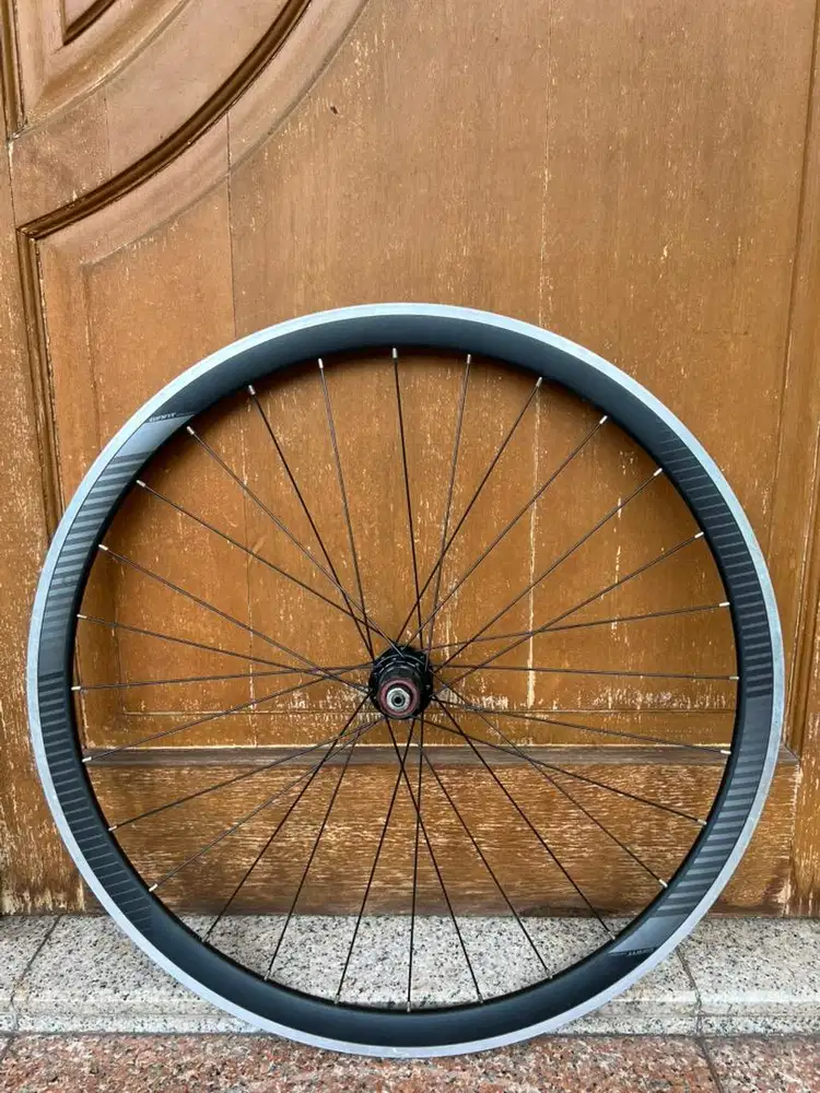 Velg sepeda balap, Whells Giant Carbon 700c Rim Breake