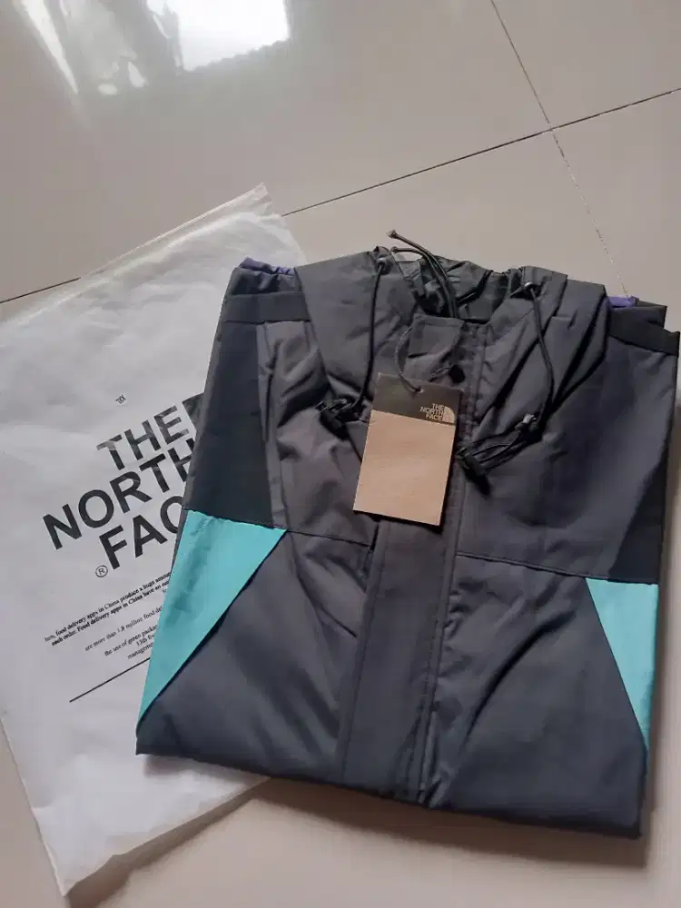 Jaket TNF Parasut