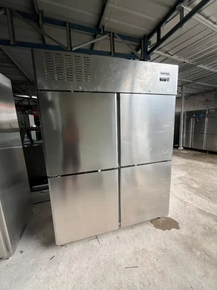 Ufright freezer 4 pintu second
