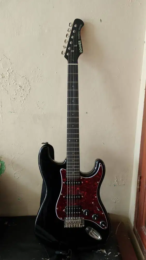 [BU] Gitar Elektrik Donner DST 200 Mulus - Stratocaster