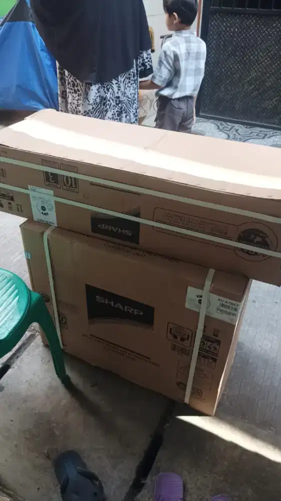 AC sharp3/4 PK  1 set kondisi sangat baru blm buka Dus