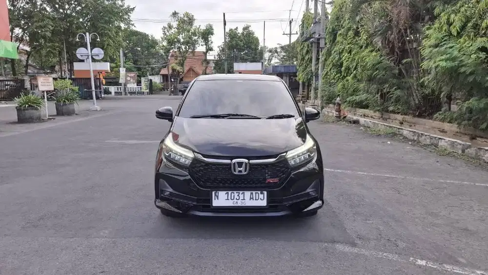 Honda Brio RS 1.2 Matic 2025 KM 5rb asli record
Garansi Service