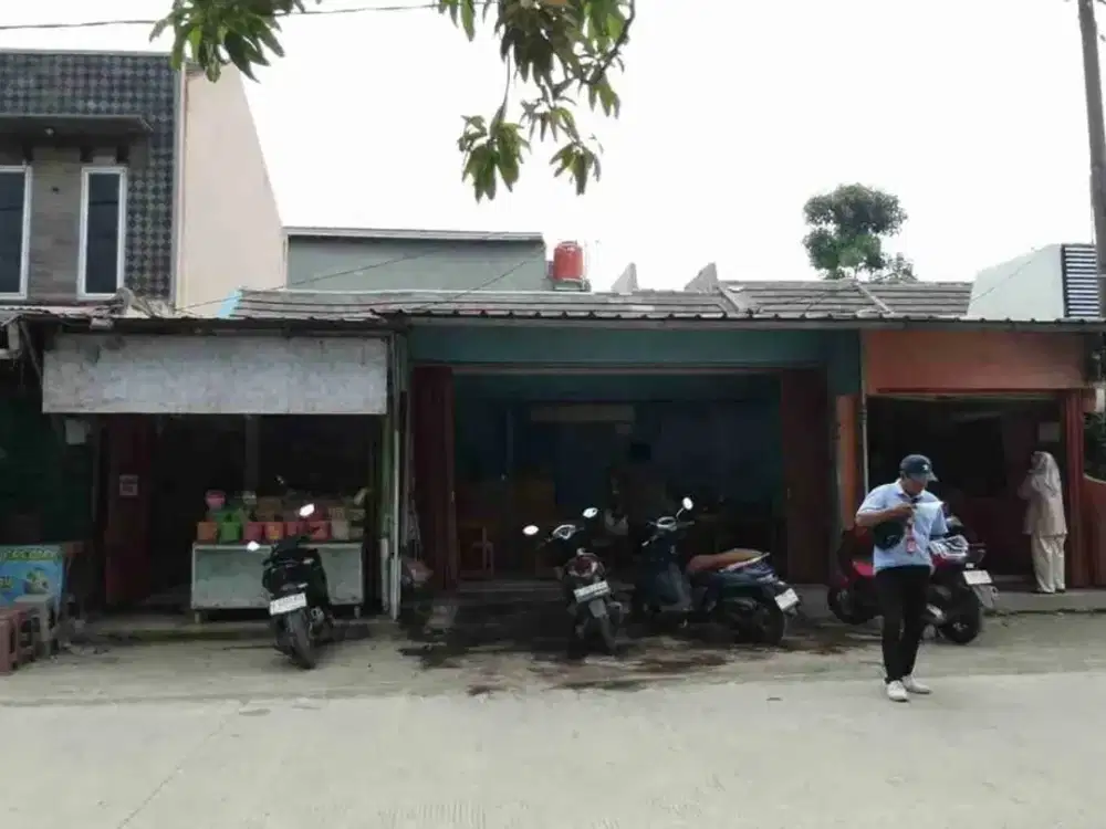Kios 3 Gandeng berada Jalan Utama