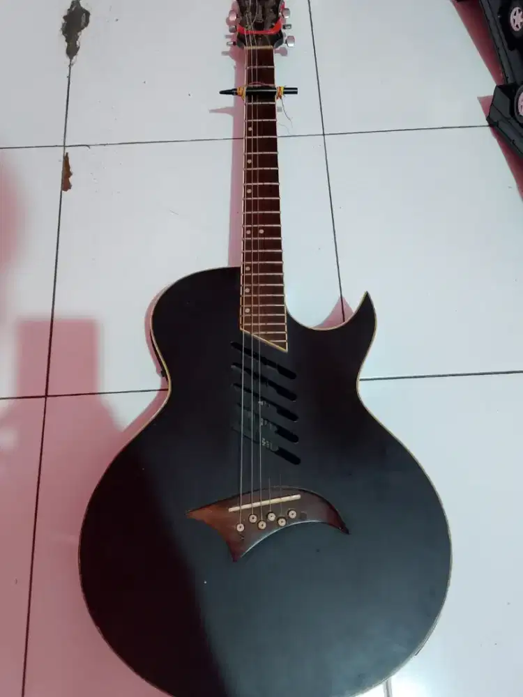 Dijual cepat Gitar