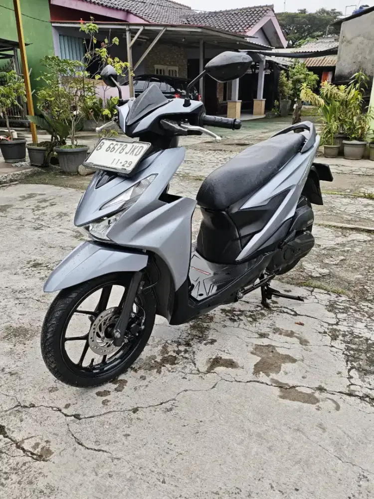 Honda beat 2024 silver