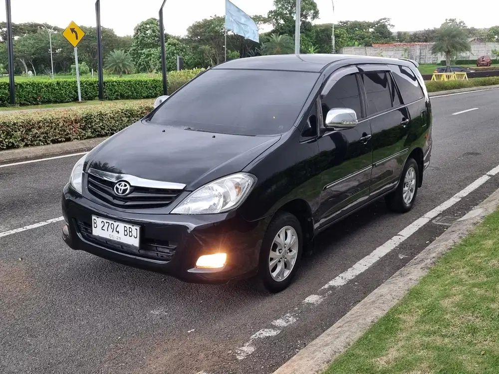 Toyota Kijang Innova 2009 Bensin