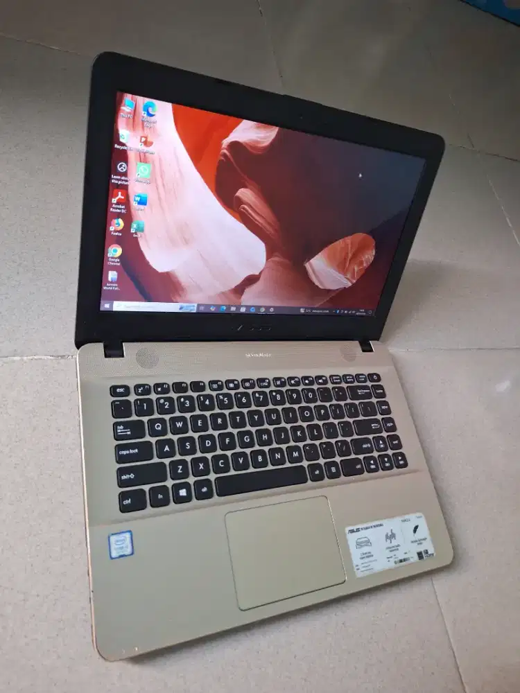Bismillah dijual laptop asus vivobook core i3gen7 siap pakai