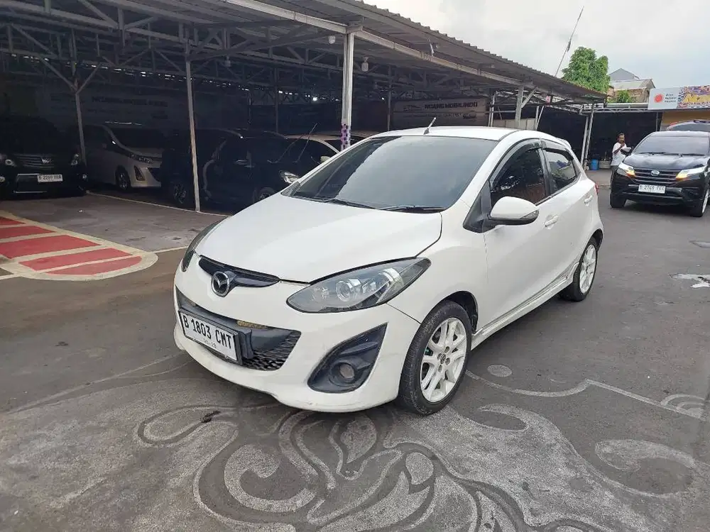 DP 10jt MAZDA 2 R 2012