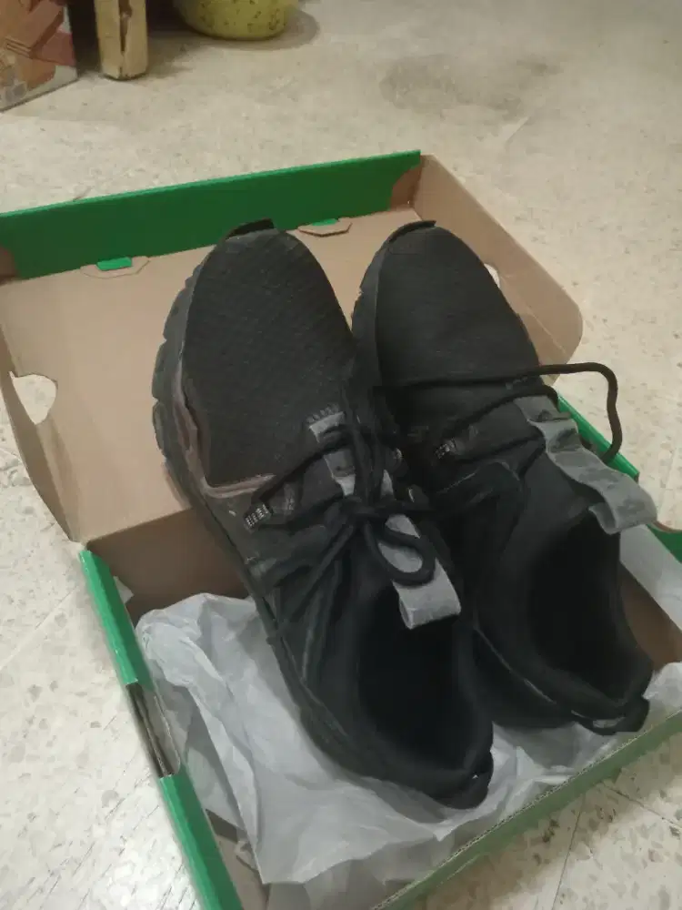 SEPATU BEKAS MERK LEAGUE