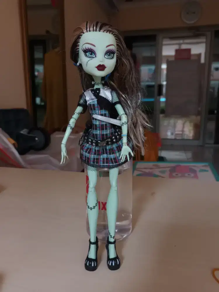 Barbie model seperti di gambar