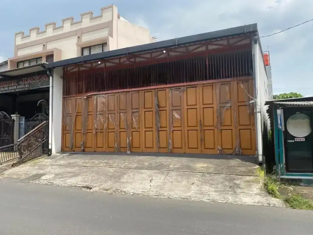 Ruko Ex Showroom Mobil dekat SPBU, Toll Bekasi Timur, Stasiun LRT