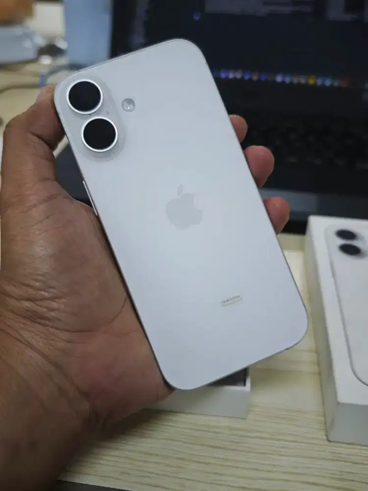 Iphone 17 internal 256gb fulset Resmi like new baru 3 mingguan