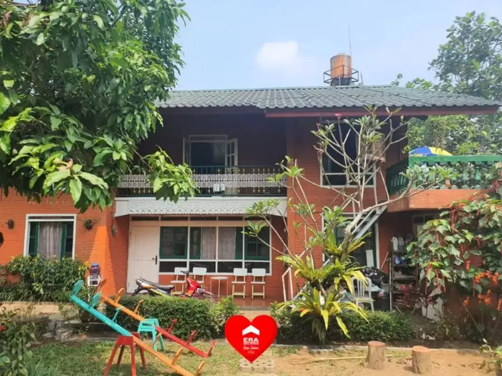 Villa Bagus Lengkap dengan Kolam Renang dan Area Bermain di Cisarua, Bogor