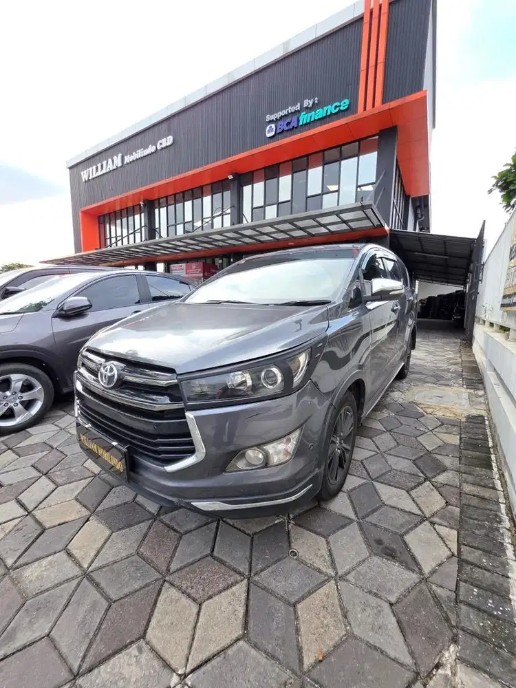 Innova Venturer diesel matic 2.4 2018