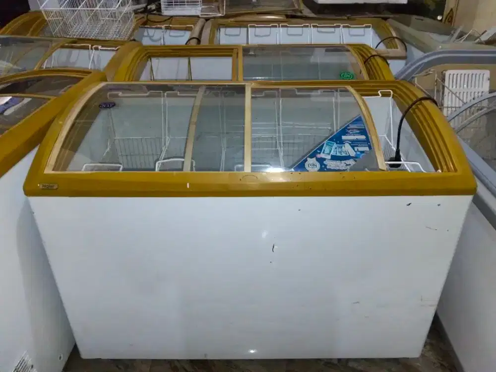 Frezeer sleding kaca 330 liter