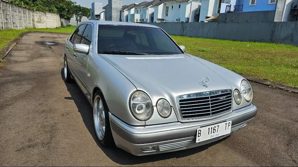 Mercedes Benz New Eyes W210 E 320  Matic 1997 MErcy New Eyes Mulus BGT