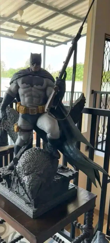 ACTION FIGURE 
THE KHNIGT RETURN FRANK MILLER ( BATMAN )