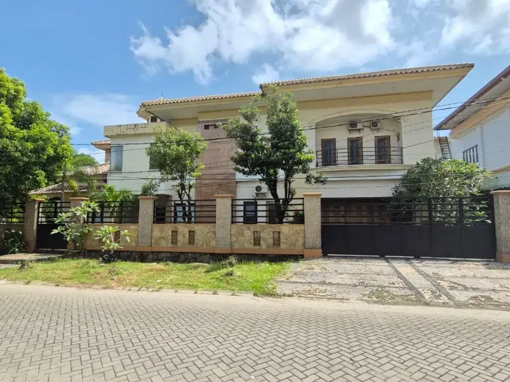 Rumah Mewah Klasik di Tanjung Bunga Makassar. Sudut. Depan Sekolah Dian Harapan. Luas Tanah 982 M2. 7 Kamar Tidur. Furnishedu