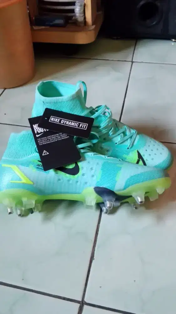 Sepatu bola nike