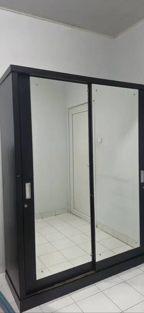 dijual lemari pakaian kaca kayu , pintu geser