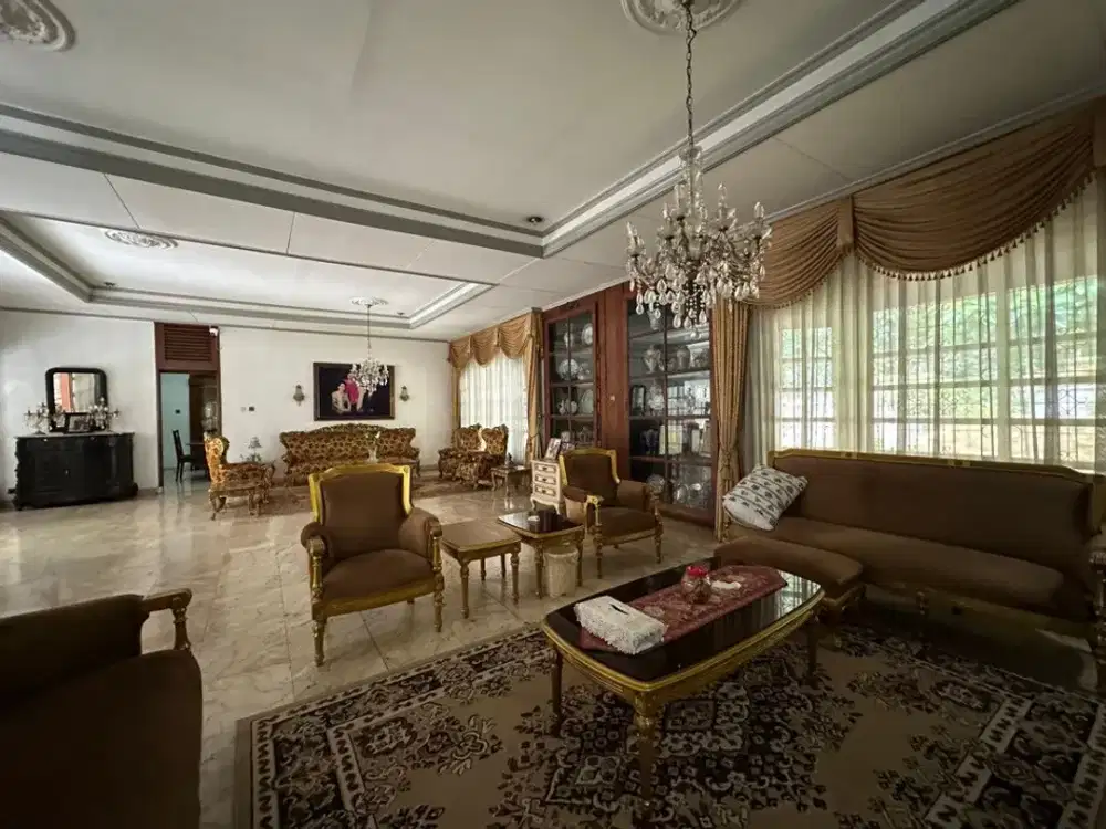 Dijual rumah lama di Jl Sekolah Duta - Pondok Indah - Jakarta Selatan