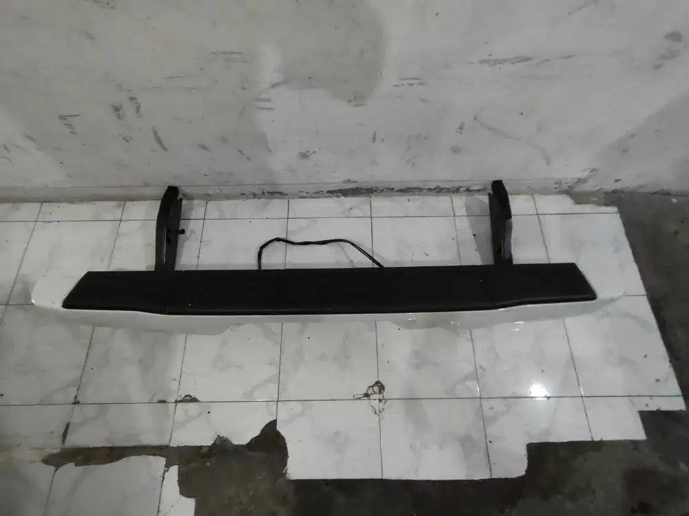 Bumper Bemper Belakang Komplit Ford Ranger PK Original Putih Copotan