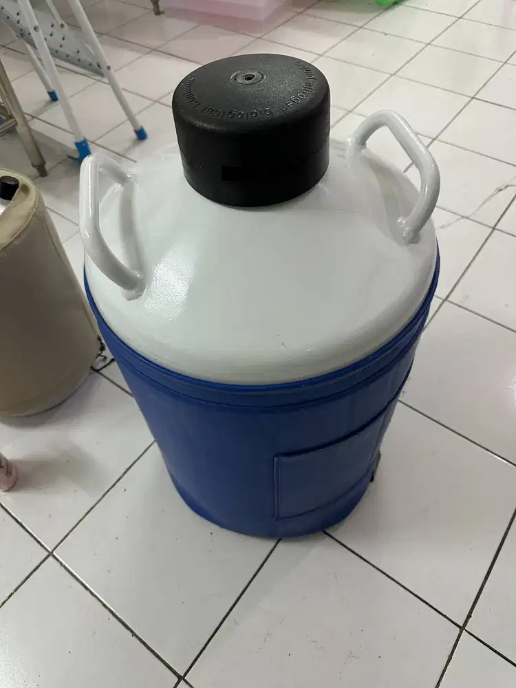 Large Liquid Nitrogen Dewar 25–35L