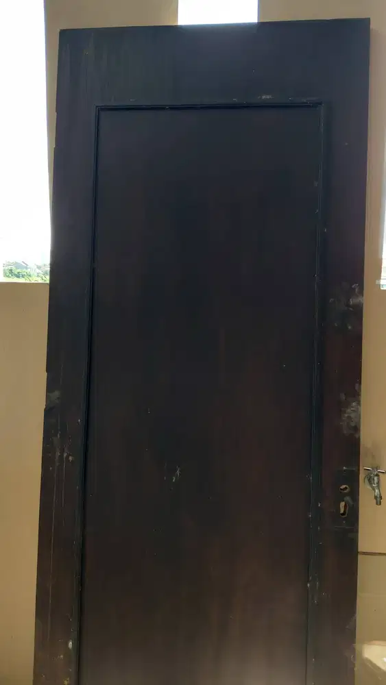 Dijual 3 bj pintu kayu bekas , kusen 3 bj , jendela 2 b , kusen 2 bj