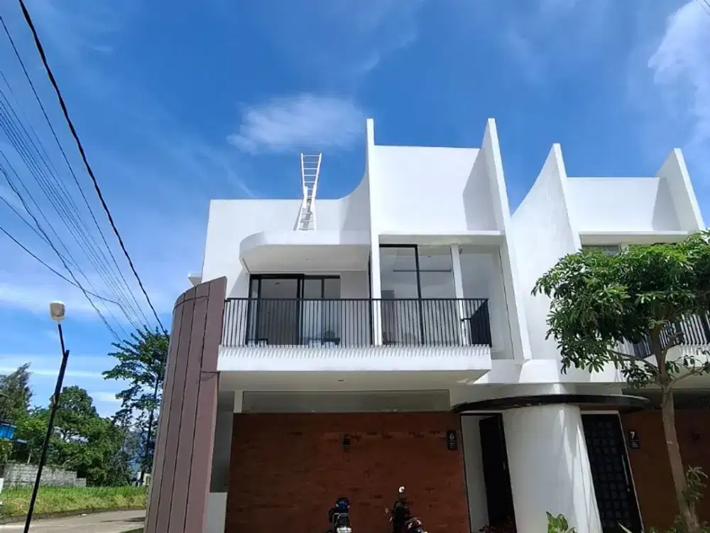 VILLA 2 LANTAI FREE KOLAM RENANG LOKASI DEKAT BNS KOTA BATU