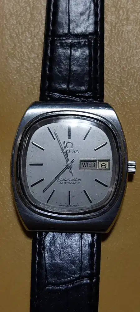 Jam tangan Omega