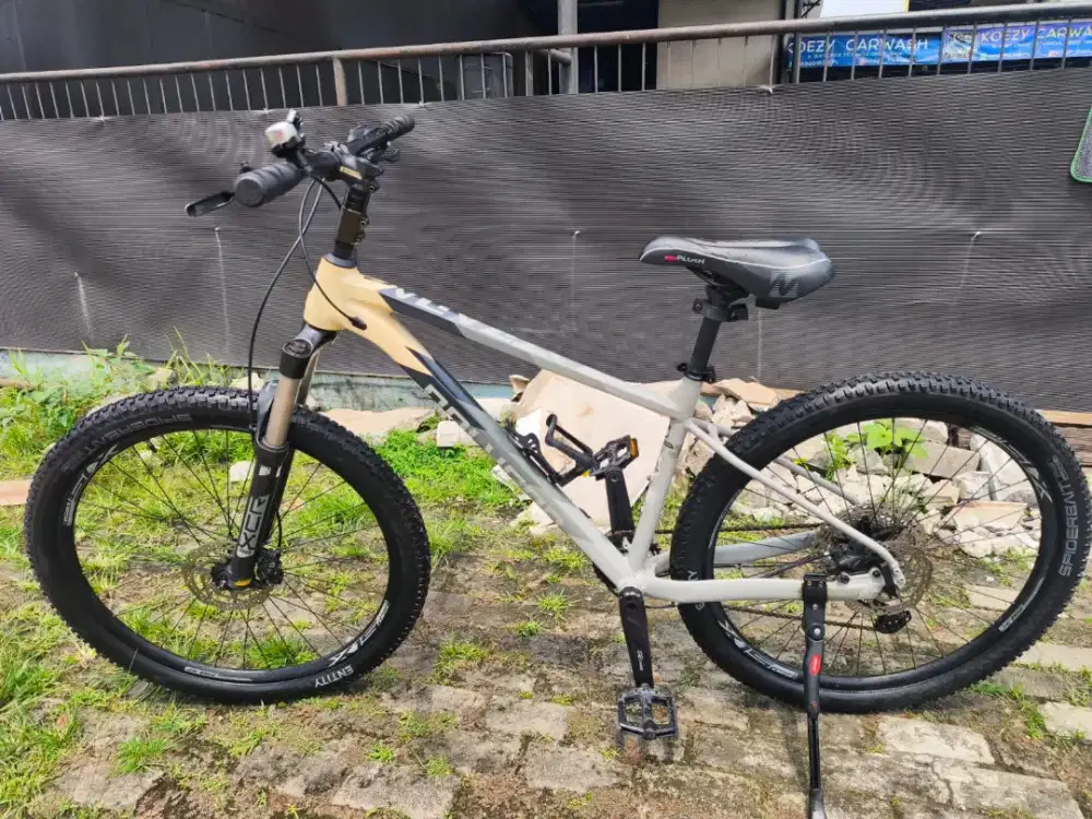 Di jual Polygon xtrada 6