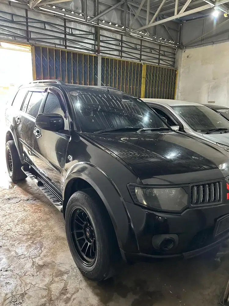 MITSUBISHI PAJERO EXCEED 4x2 A/T 2012