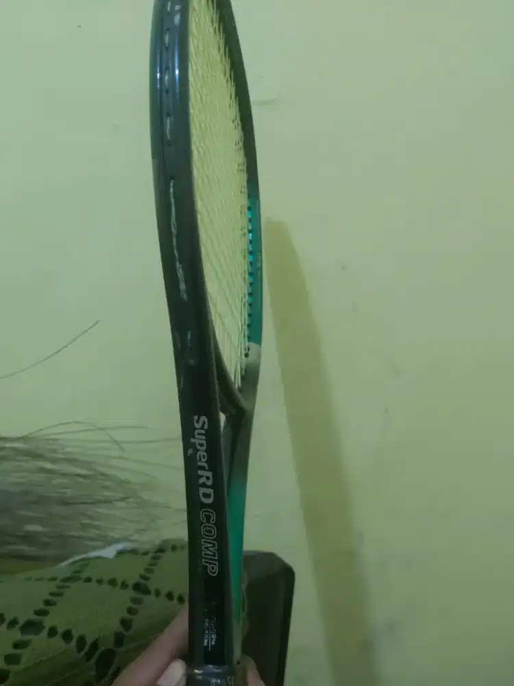 Raket tennis lapangan