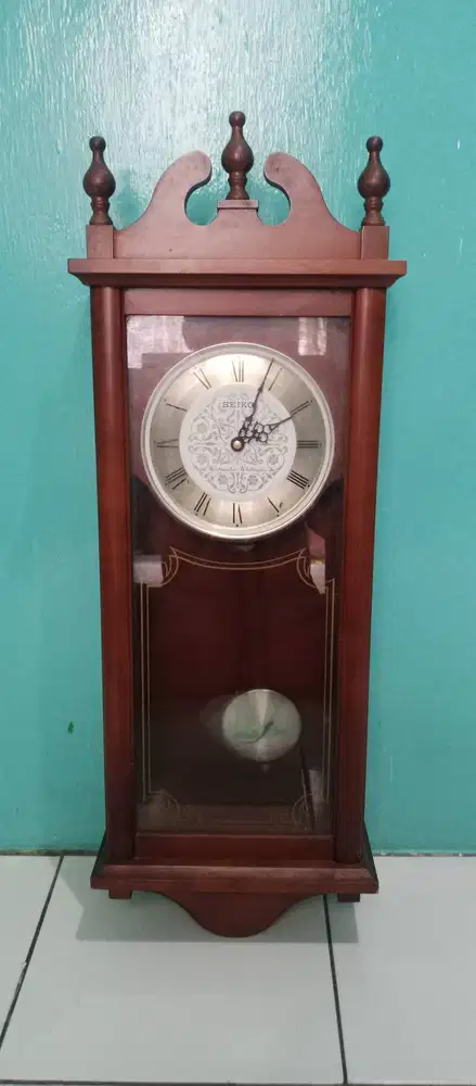 Jam dinding kayu jati merk seiko