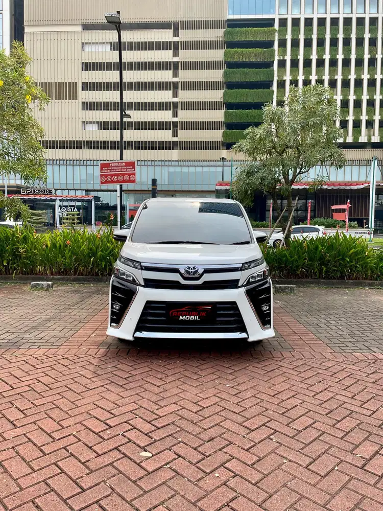 [JUAL CEPAT!! PAJAK PANJANG] Toyota Voxy 2021 Bensin
