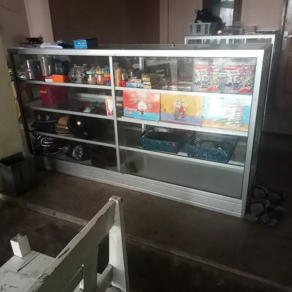 Dijual etalase toko