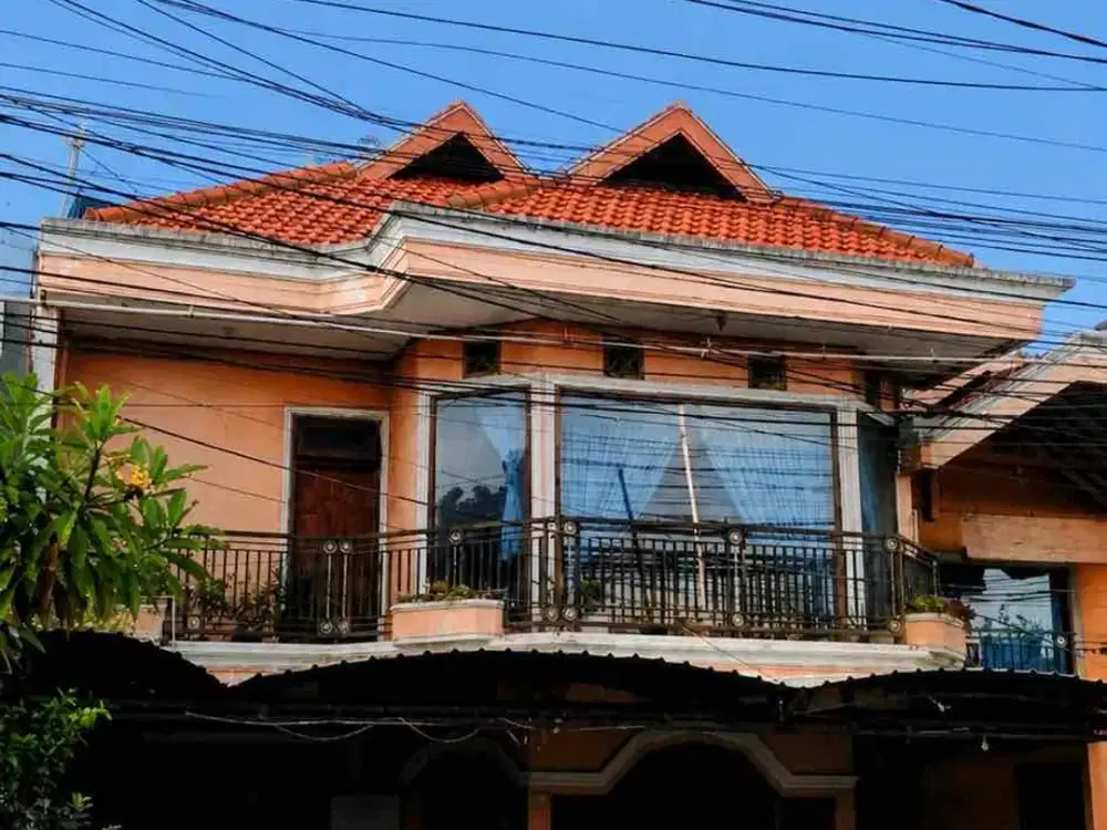 DIJUAL – Rumah Mewah 3 Lantai Strategis di Kalipuro, Banyuwang