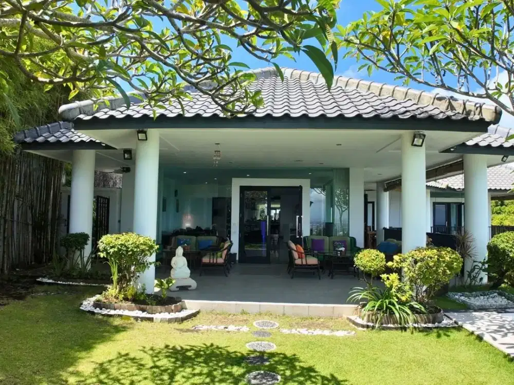 Rare Cliffside Villa in Jimbaran with Panoramic Ocean Views