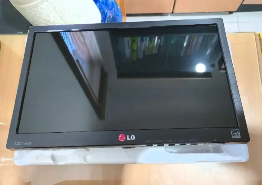 NEW BNIB LED Monitor LG 16 inch 16M35A BARU